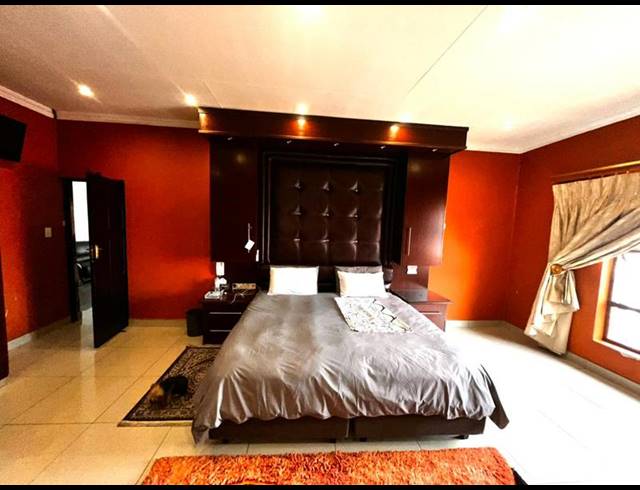 4 BEDROOM HOUSE FOR SALE IN ZAKARIYYA PARK